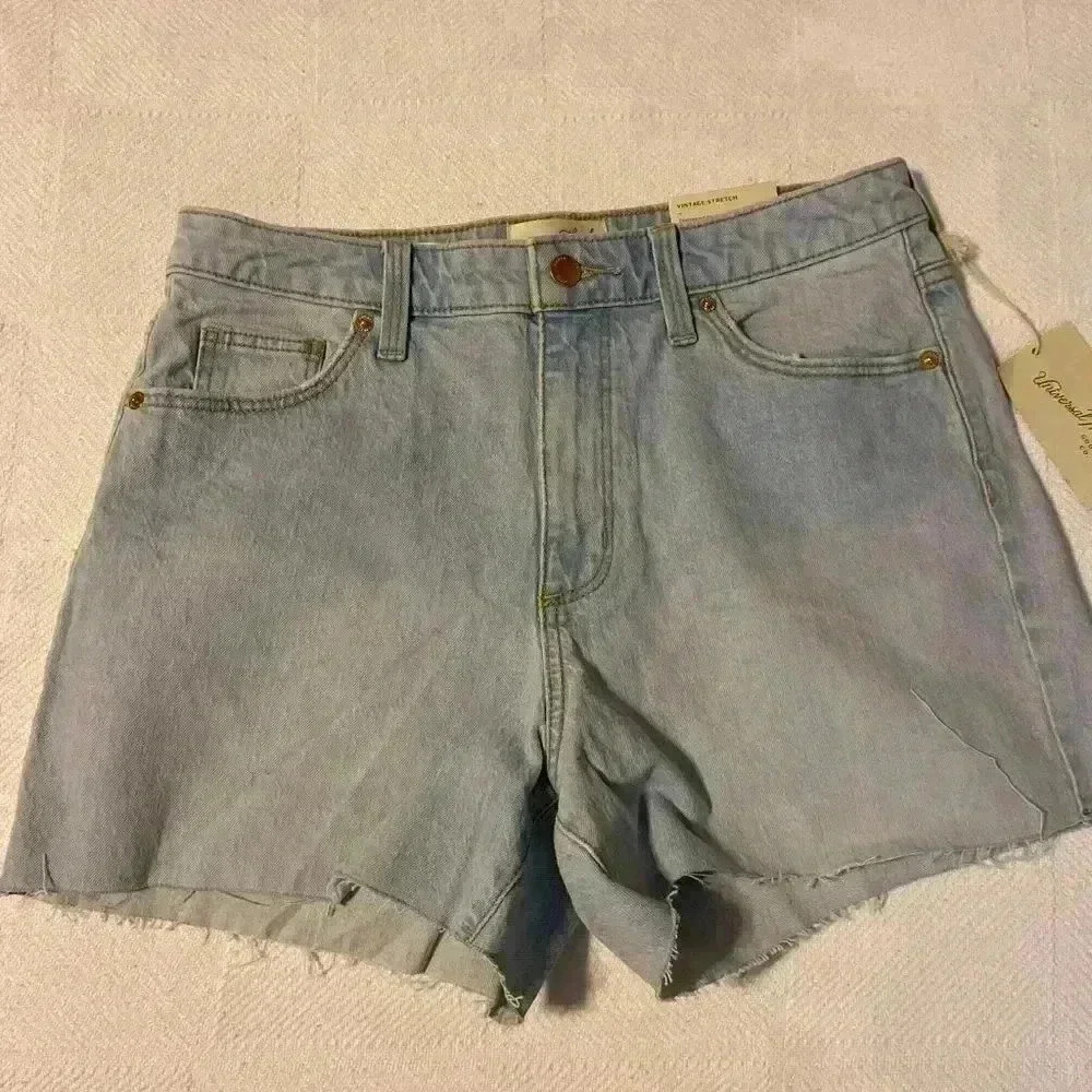 - Universal Thread High-Rise Midi Shorts White Size 8 New - Picture 2 of 15